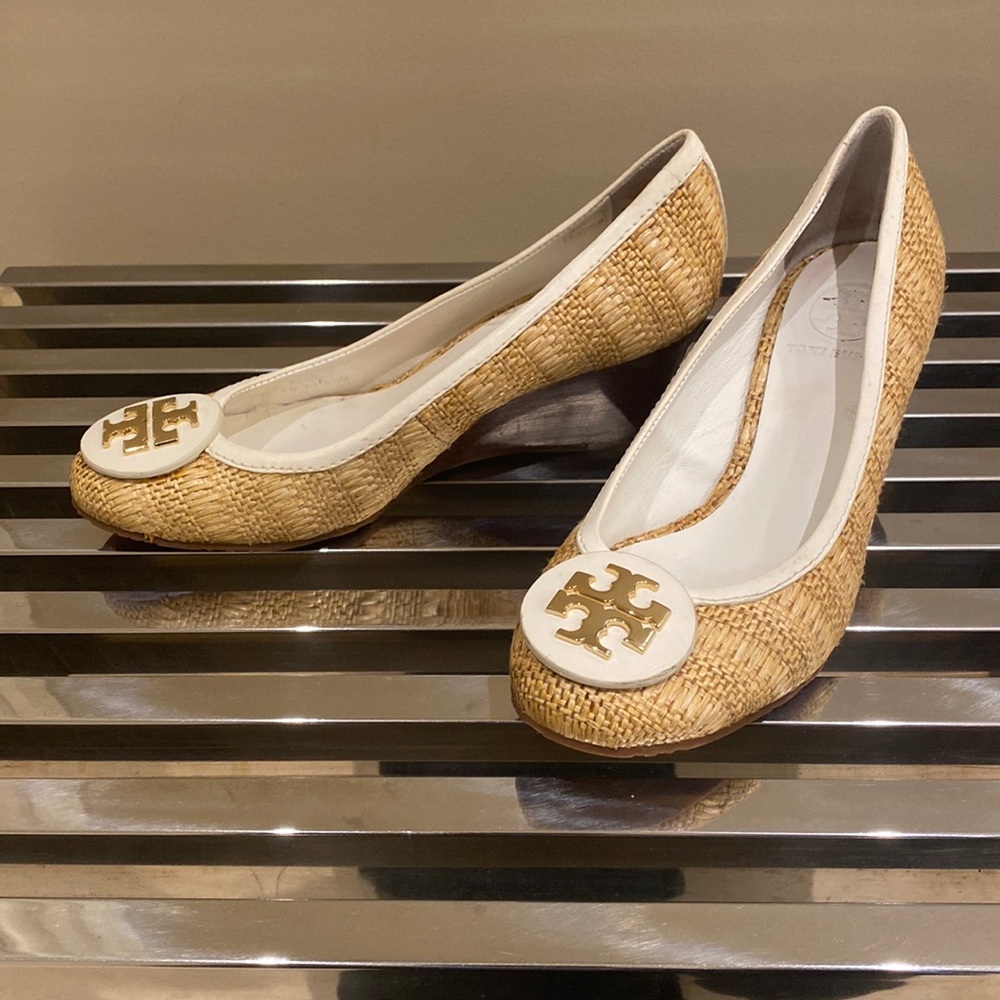 Tori Burch natural raffia wedges so cute